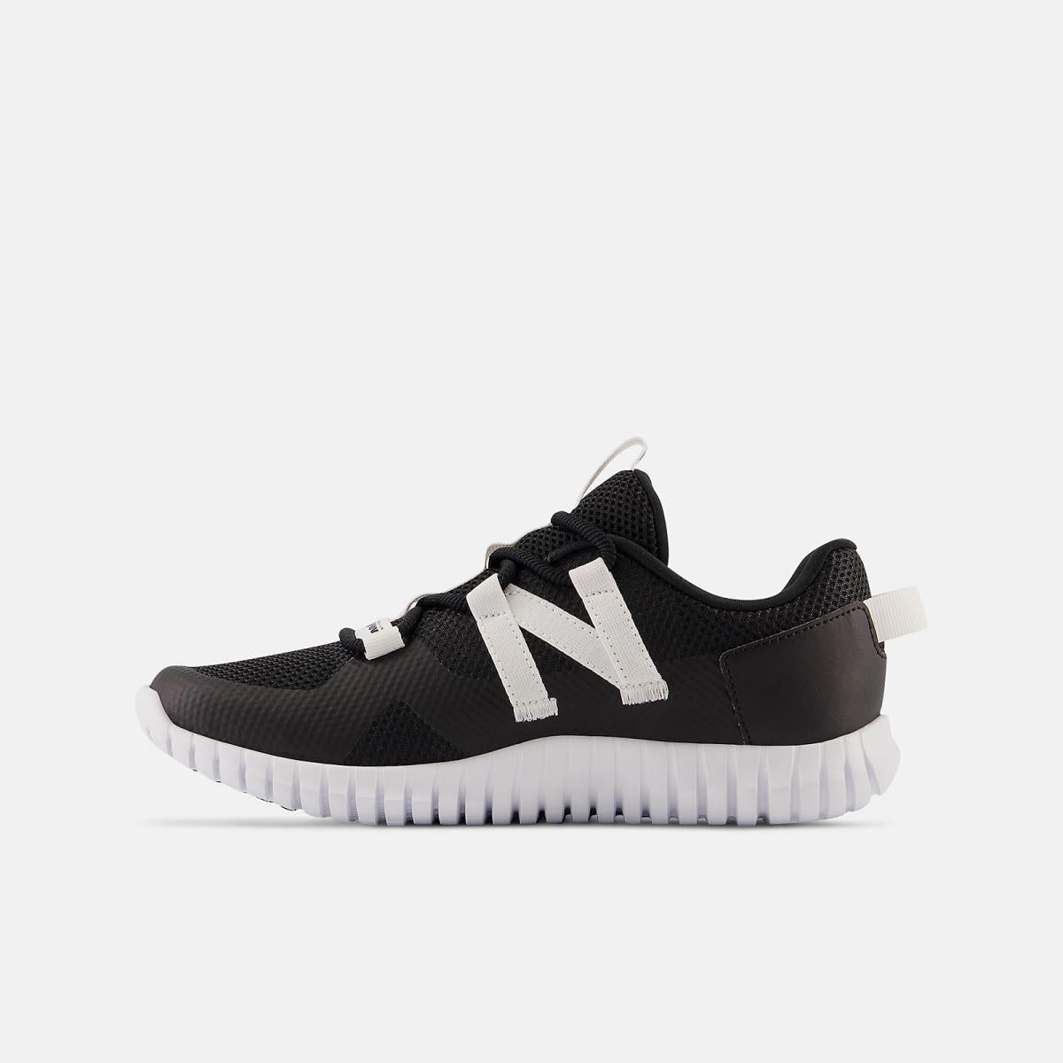 Size 3.5 - 7 | Kids New Balance PLAYGRUV V2 Bungee Black With White