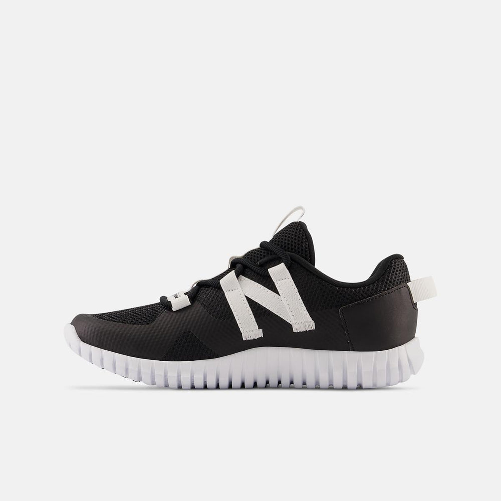 Size 3.5 - 7 | Kids New Balance PLAYGRUV V2 Bungee Black With White